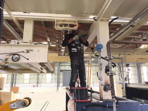 安裝完成后的配置 紙板生產(chǎn)線基本安裝完成,動力系統(tǒng)完成后即將試產(chǎn)